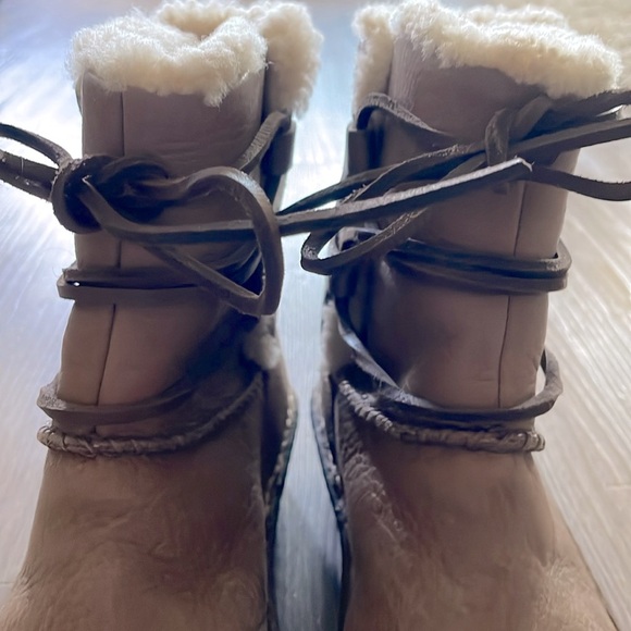 UGG 'Caspia' Winter Boots Women's size 8 Bohemian Leather Comfortable Outdoor - Picture 12 of 13